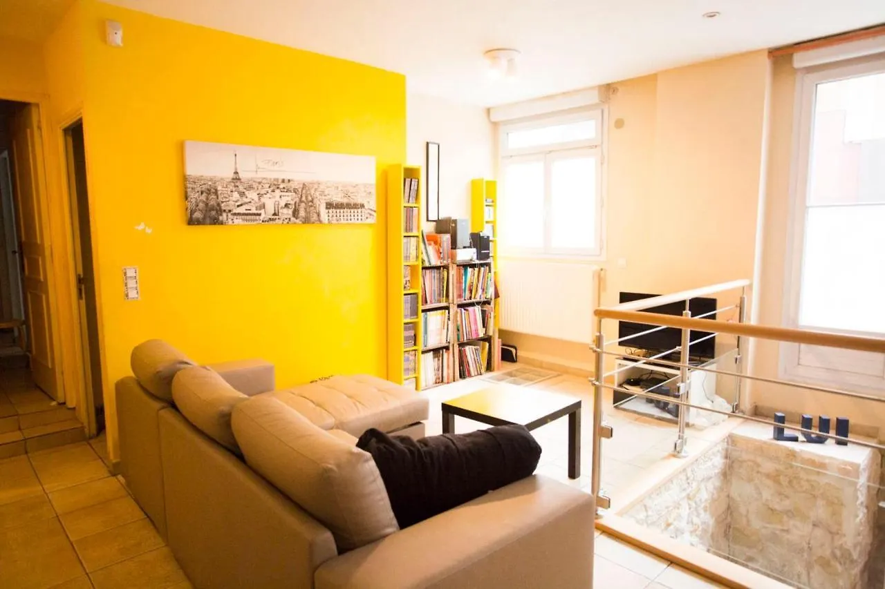 Daire Large Souplex In The 10Th District Of Paris Fransa